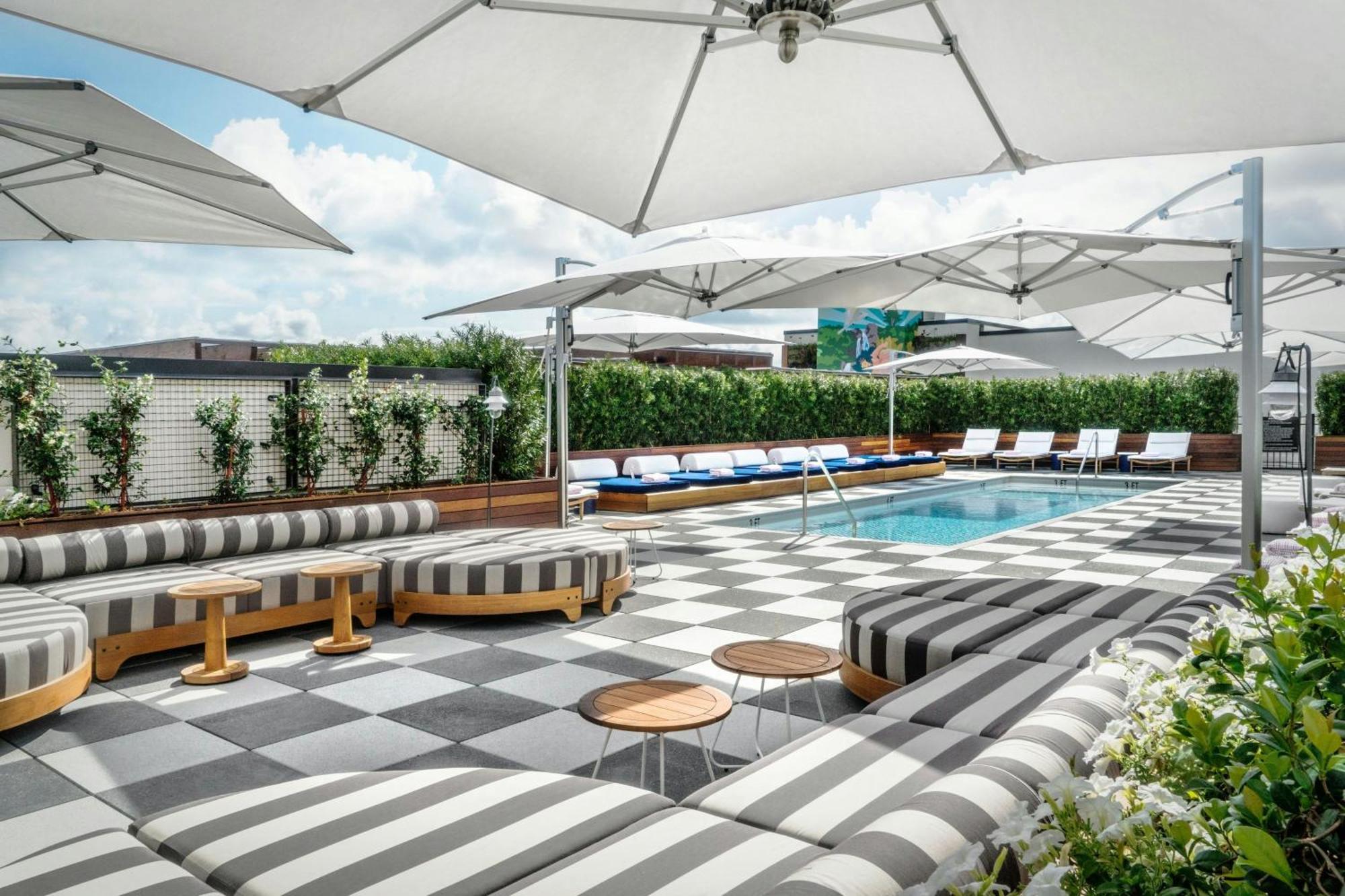 Perry Lane Hotel, A Luxury Collection Hotel, סוואנה מראה חיצוני תמונה